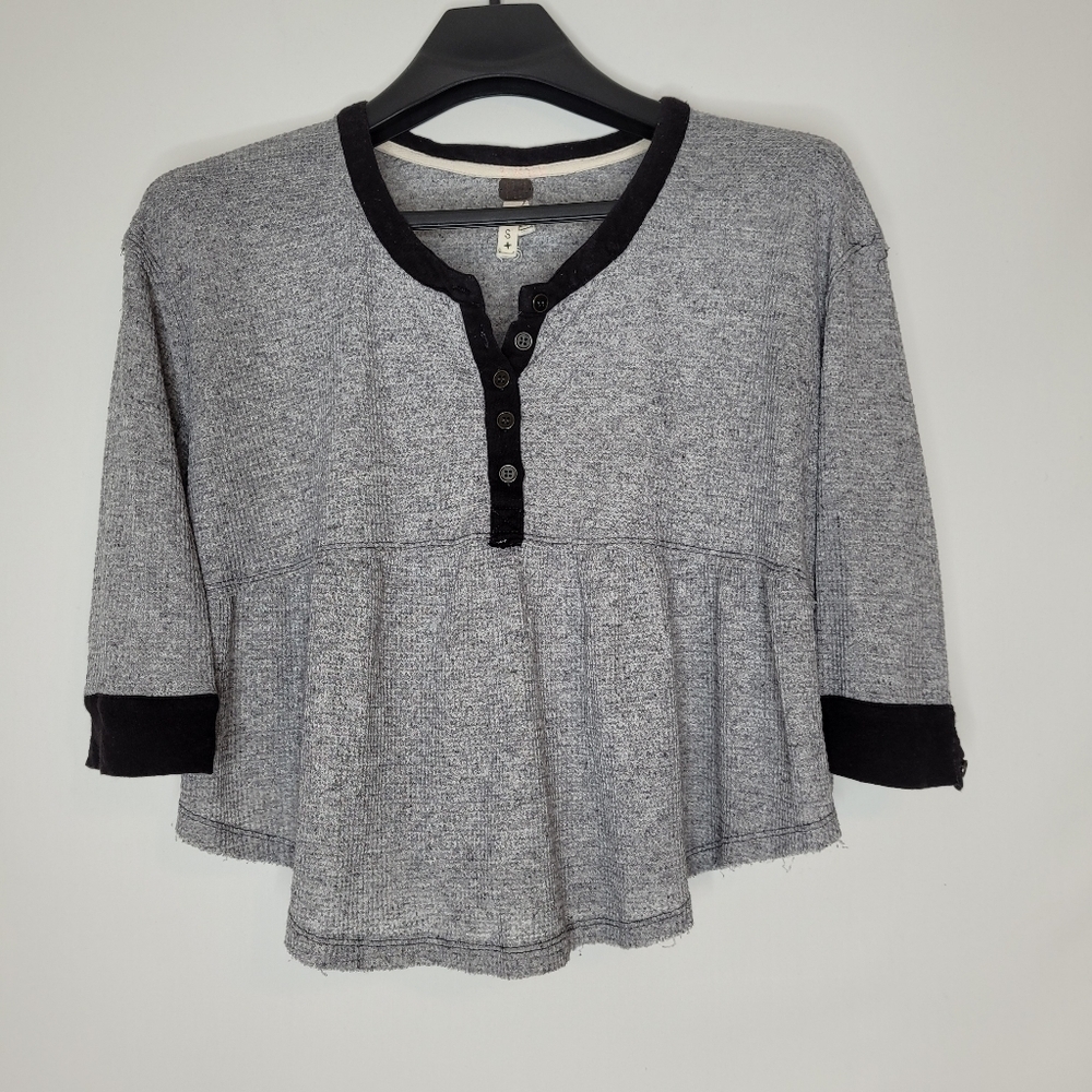Free People Cropped Gray Thermal - Picture 4 of 11